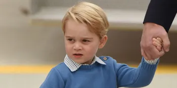 Girang Sambut Natal, Pangeran George Intip-Intip Kado