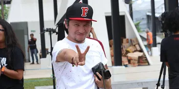 Gisel di Luar Kota, Gading Marten 'Curi' Kesempatan Motret