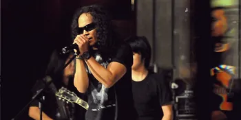 Gokil, 3 Cewek Cantik Berubah Seram Saat Cover Jamrud 'Ningrat'
