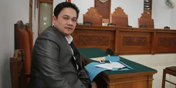 Gugat Harta Gono-Gini, Farhat Abbas Terjerat Hutang Miliaran?