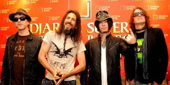 Guns N Roses Bantah Bubar Dengan Rilis Dua Album!