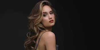 Hadiri Emmy Awards, Cinta Laura Mesra Dengan Michael Johnston