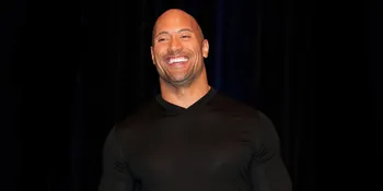 Hadiri Pemutaran 'HERCULES', Dwayne Johnson Naik Kuda ke Bioskop