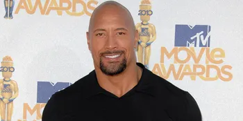 Hadiri Premier 'FURIOUS 7', Dwayne Johnson Selfie dengan Fans