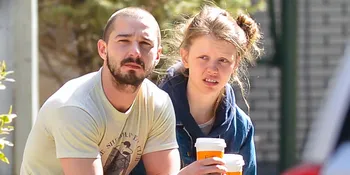 Hadiri Red Carpet, Pacar Shia LaBeouf Muncul Tanpa Make-Up