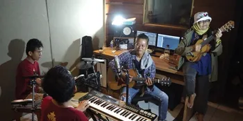 Hadirkan lagu 'Woyoo&#8230; Pasti Bisa!!!', Duo Twins Jameyka Bahagia Berkolaborasi dengan Tony Rastafara dan Shinta Priwit