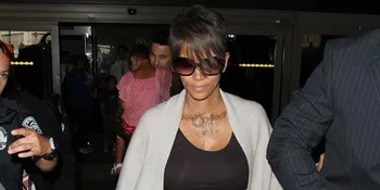 Halle Berry Pamerkan Cincin Kawinnya