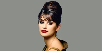 Hamil Anak Kedua, Penelope Pede Berbikini