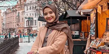 Hamil Anak Pertama Setelah 10 Tahun Menanti, Zaskia Sungkar Pamer Baby Bump yang Makin Membesar