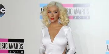 Hamil Besar, Christina Aguilera Percaya Diri Pakai Dress Ketat