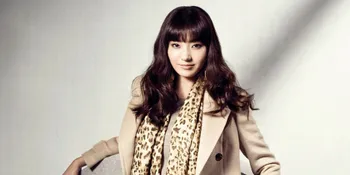 Han Chae Young Tampak Cantik Saat di Salon