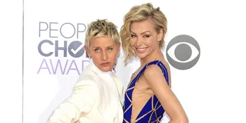 Hangat! Ellen DeGeneres dan Istrinya Mesra-Mesraan di Depan Umum
