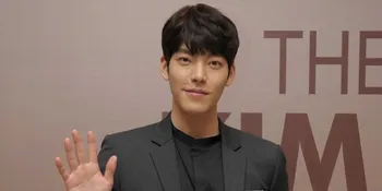 Hangout Bareng Lee Jong Suk, Kim Woo Bin Muncul Dengan Rambut Gondrong