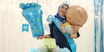 Hanung Bramantyo Ungkap Sedang Menunggu Zaskia Adya Mecca Operasi Caesar