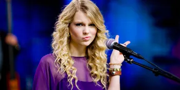 Happy 23rd Birthday, Taylor Swift The American Sweetheart!