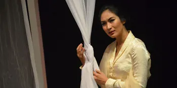 Happy Salma Kembali Pentaskan Monolog Kisah Istri Soekarno
