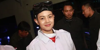 Hari Kemerdekaan, Aurelie Moeremans Kibarkan Bendera di Akuarium