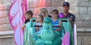 Harper Beckham Ulang Tahun ke-5, Victoria Berikan Ciuman di Bibir