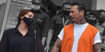 Hati Nora Alexandra Tersayat Lihat Jerinx SID Tidur di Depan Kamar Mandi Tahanan