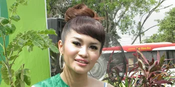 Hawa Kian Gerah, Fitri Carlina Ajak Tanam Pohon