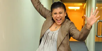 Hayati Lagu Baru, Regina Idol Putar Lagunya Seharian