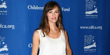 Heboh di Red Carpet, Dress Jennifer Garner Terbuka Lebar