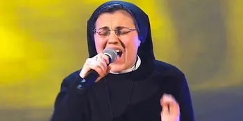 Hebohnya Suster Bersuara Emas Nyanyikan 'Hero' di The Voice!