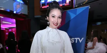 Hibur Raphael Moeis Agar Tak Bosan di Rumah, Sandra Dewi Ajak Main Basket - Fashion Show