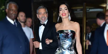 High Heels Copot, Amal Clooney Nyaris Jatuh di Depan Umum