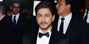 Hii, Shahrukh Khan Kalau Mandi Gak Pakai Sabun dan Shampoo