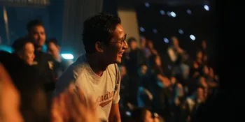 Hilangkan Penat Kerja Jadi Wakil Gubernur, Sandiaga Uno Nonton Konser Ari Lasso
