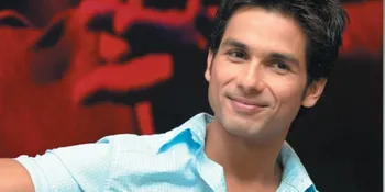 Hindari Priyanka Chopra, Shahid Kapoor Sembunyi di Dalam Mobil