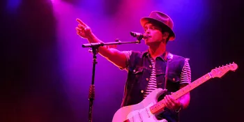 Hujan Deras, Bruno Mars Nekat Selesaikan Setlist Konsernya