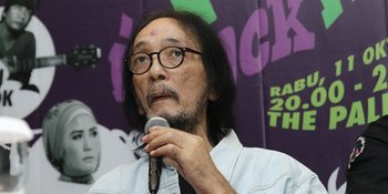 Hujan Lebat Iringi Proses Pemakaman Musisi Yockie Suryo Prayogo