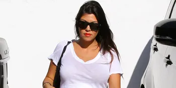 Ibu Hamil Besar, Putri Kourtney Kardashian Ngotot Minta Gendong