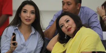 Ibunda Bantah Halangi Ayah Tiri Temui Manohara