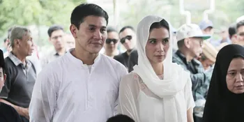 Ibunda Menyatu dengan Tanah, Vino G Bastian Menitikkan Air Mata