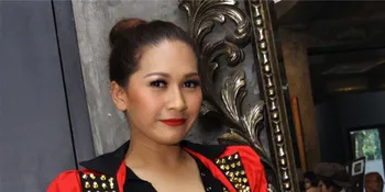 Ibunda Tata Janeeta Sayangkan Perceraian Sang Anak