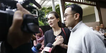 Ibunda Tutup Usia, Luna Maya Ungkap Jika Ayu Dewi Masih Shock
