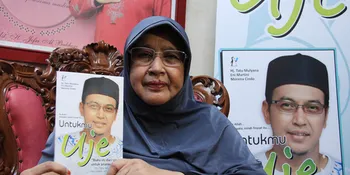 Ibunda Uje Tak Hadiri Peringatan 100 Hari Wafat Anaknya