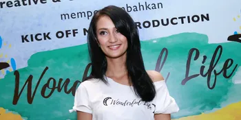 Ibunya Dibilang Transgender, Atiqah Hasiholan Bersyukur