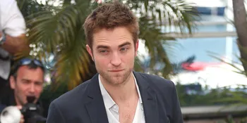 Identitas Teman Kencan Robert Pattinson Terungkap!
