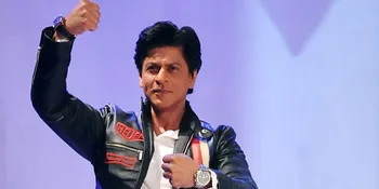 Ikut Aryan Khan Orientasi Kampus, SRK Bikin Heboh di California