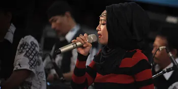 Ikut Kenduri Cinta, Ina Kamarie 'Jatuh Cinta' Dengan Cak Nun