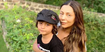 Ikut Misa di Gereja Bareng AbRam Khan, Baju Gauri Khan Jadi Sorotan