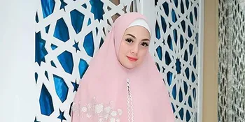 Ikut Sahur, Celine Evangelista Kembali Pakai Hijab dan Jawab Salam