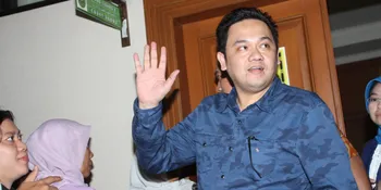 Ilal Acungkan Jari Tengah Untuk Farhat Abbas