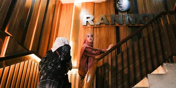 Inara Rusli Penuh Panggilan Polda Metro Jaya Ditemani Ibunda, Sempat Salah Masuk Ruangan