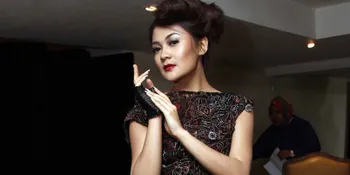 Indah Dewi Pertiwi Rekam Musik Panggungnya di Praha