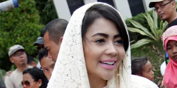 Indah Dewi Pertiwi Tak Berani Ngorek-Ngorek Hubungan Piyu dan Flo